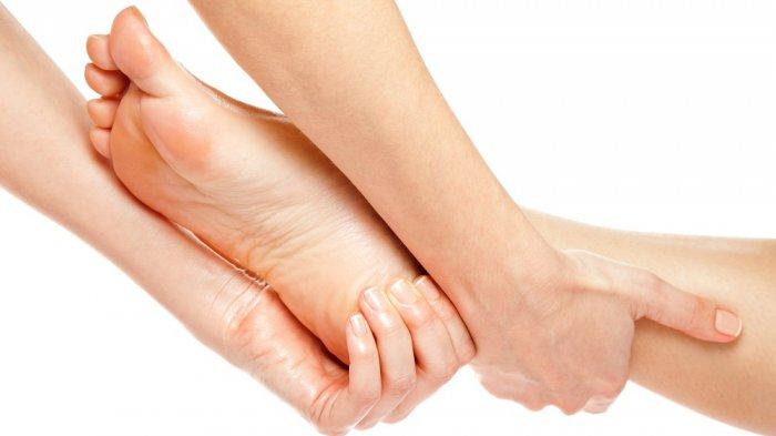 Keseleo dan Terkilir 3 Pijat Terkilir atau keseleo pada kaki